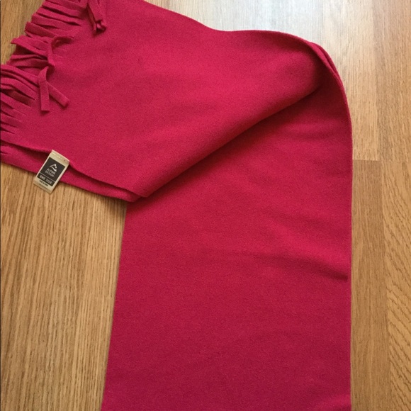 Alpine design rasberry scarf shawl - Picture 2 of 3